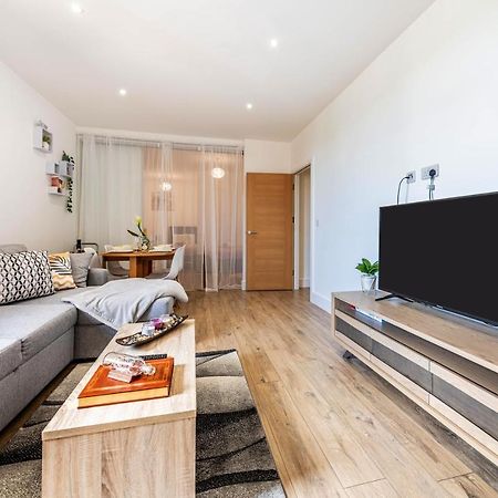 Mission Wave - Venture Apartment Staines-upon-Thames Екстериор снимка
