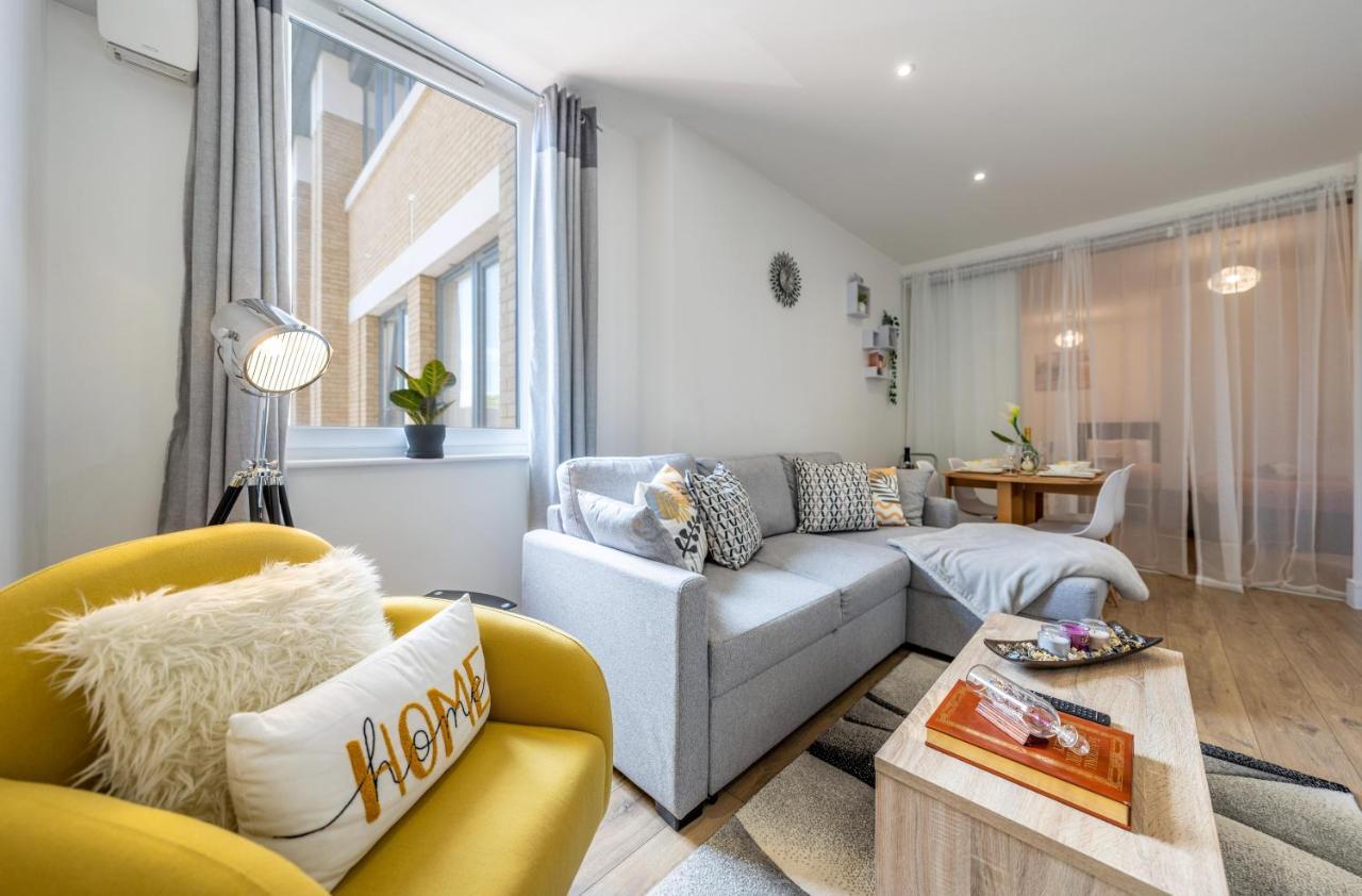 Mission Wave - Venture Apartment Staines-upon-Thames Екстериор снимка