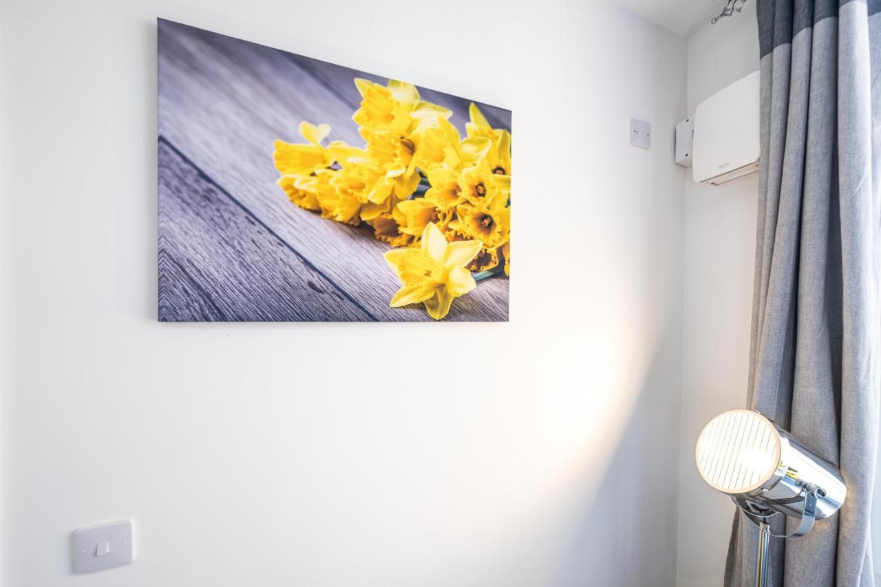 Mission Wave - Venture Apartment Staines-upon-Thames Екстериор снимка