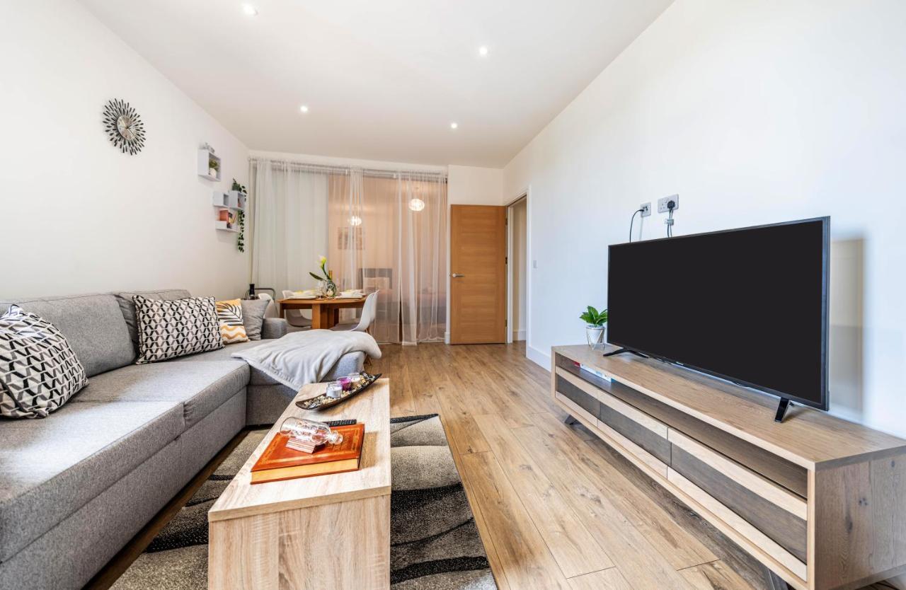 Mission Wave - Venture Apartment Staines-upon-Thames Екстериор снимка