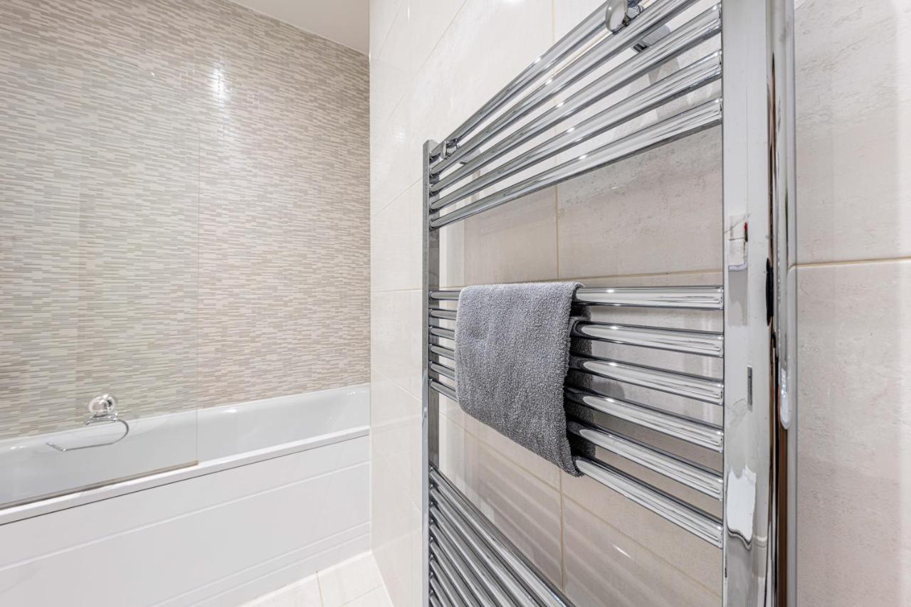 Mission Wave - Venture Apartment Staines-upon-Thames Екстериор снимка
