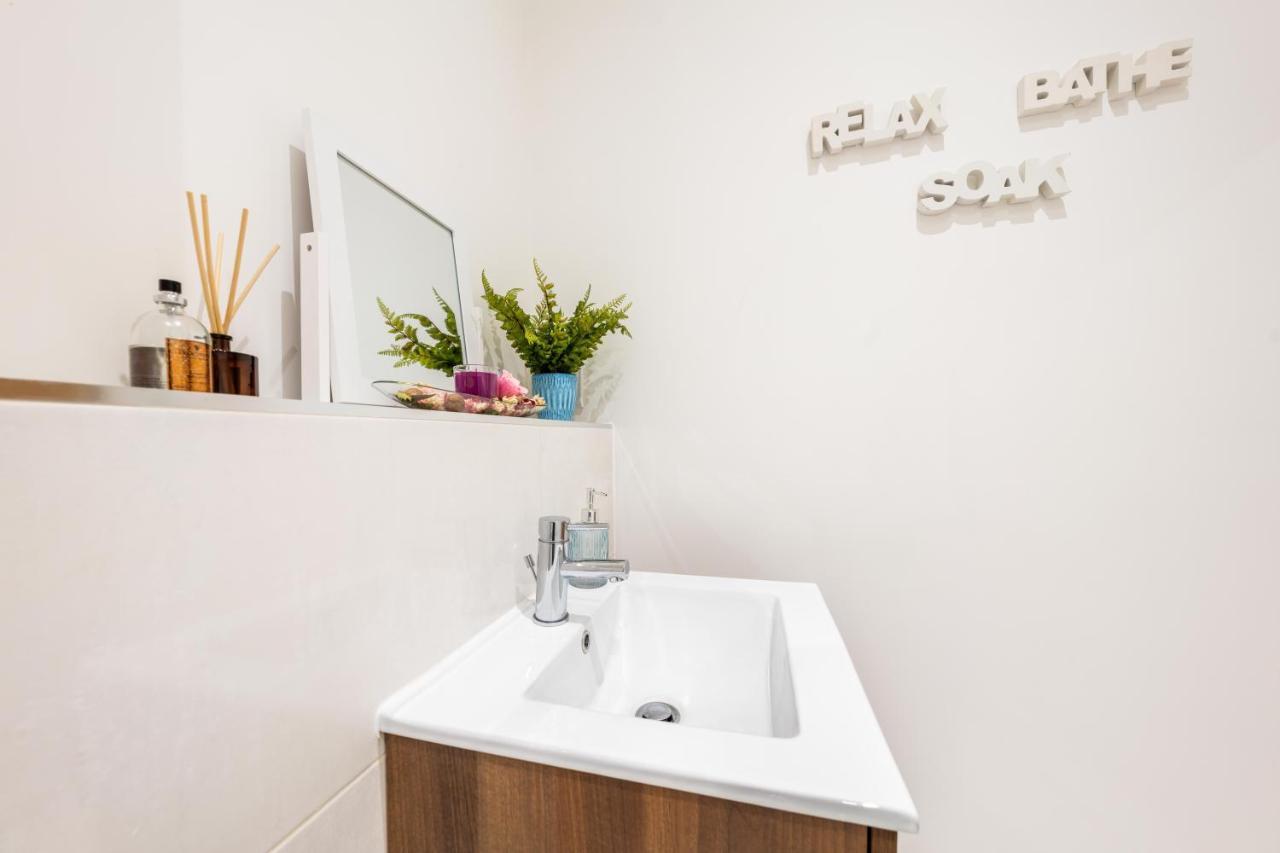 Mission Wave - Venture Apartment Staines-upon-Thames Екстериор снимка