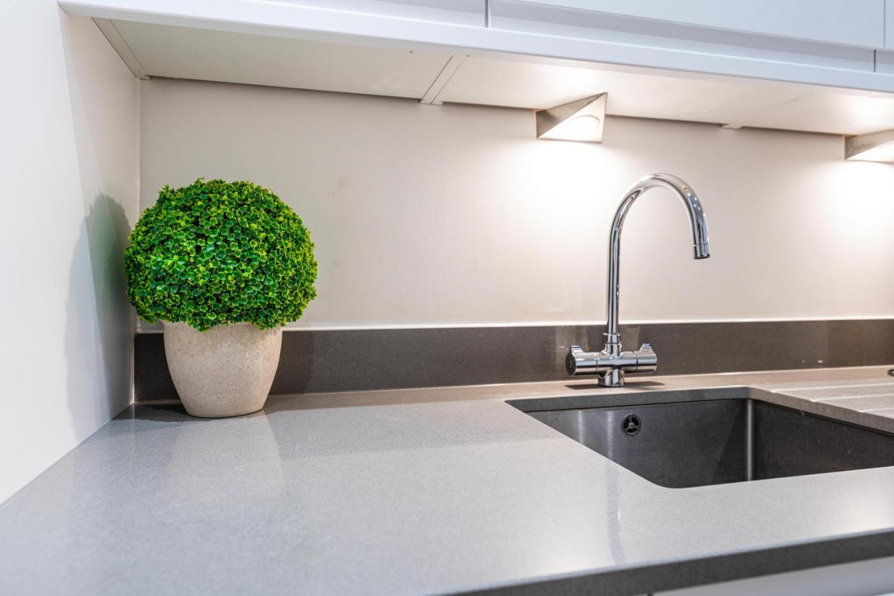 Mission Wave - Venture Apartment Staines-upon-Thames Екстериор снимка