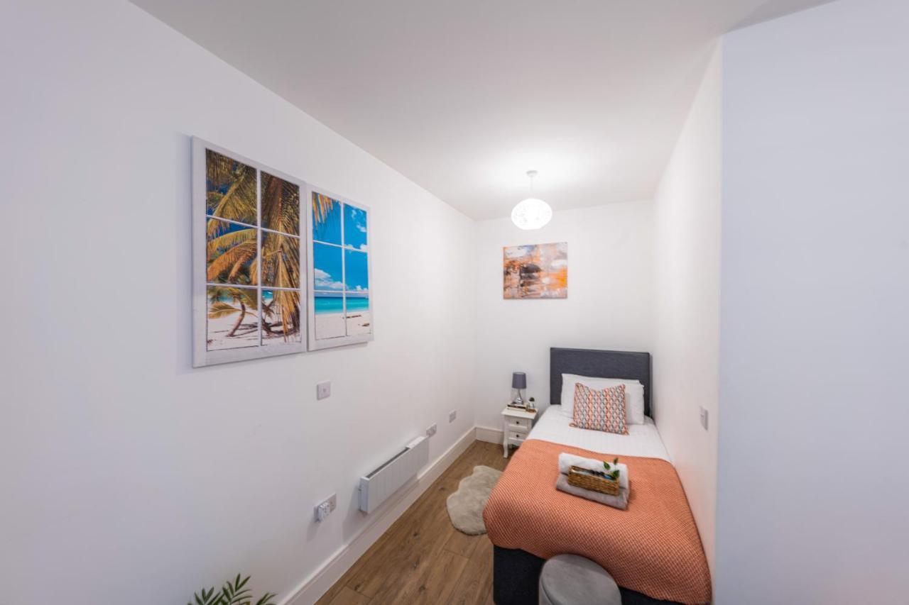 Mission Wave - Venture Apartment Staines-upon-Thames Екстериор снимка