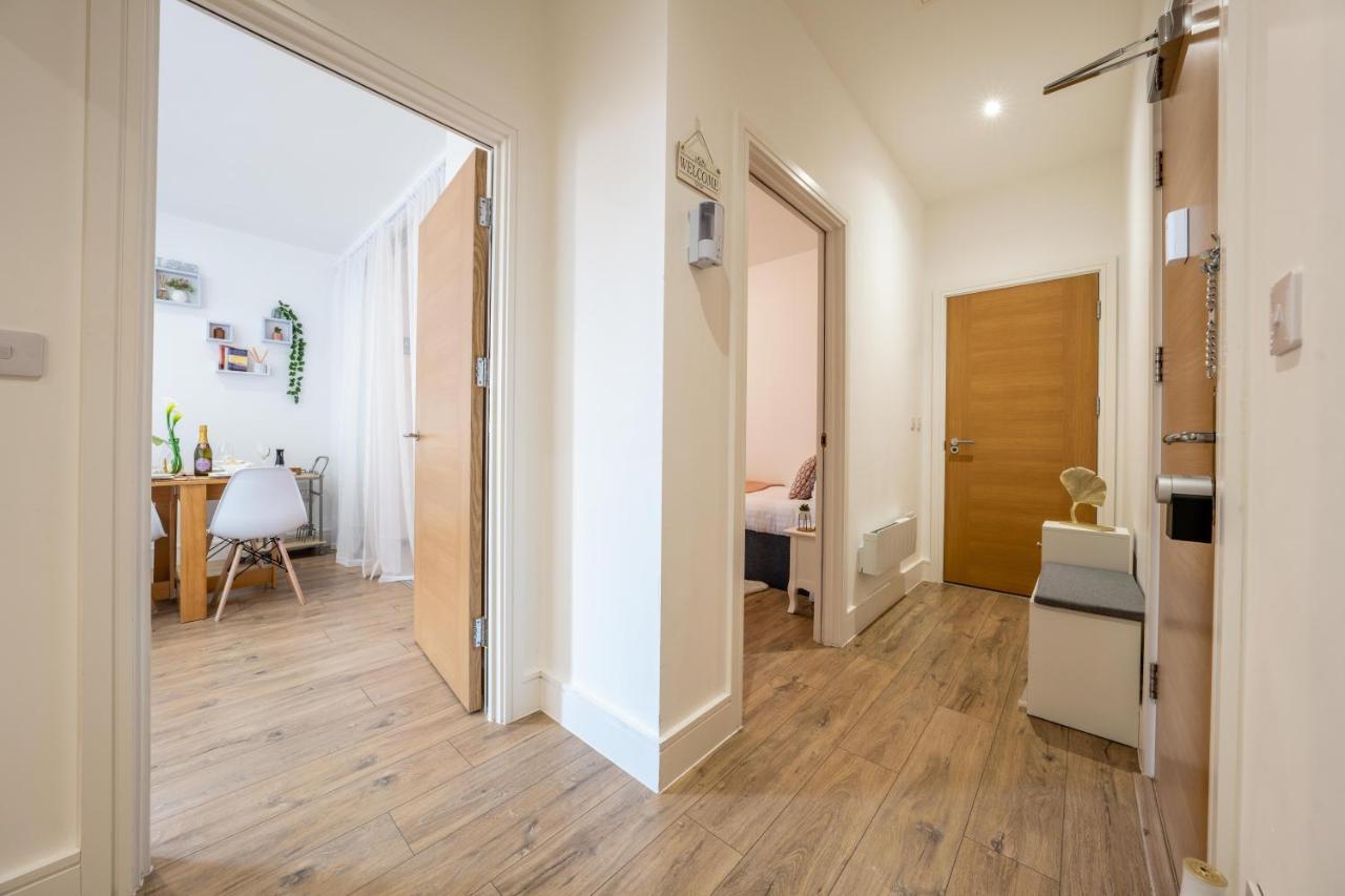 Mission Wave - Venture Apartment Staines-upon-Thames Екстериор снимка