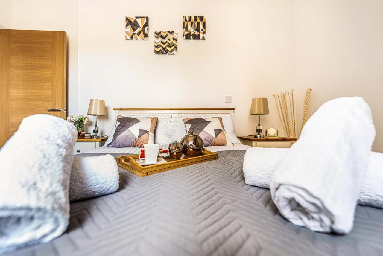 Mission Wave - Venture Apartment Staines-upon-Thames Екстериор снимка