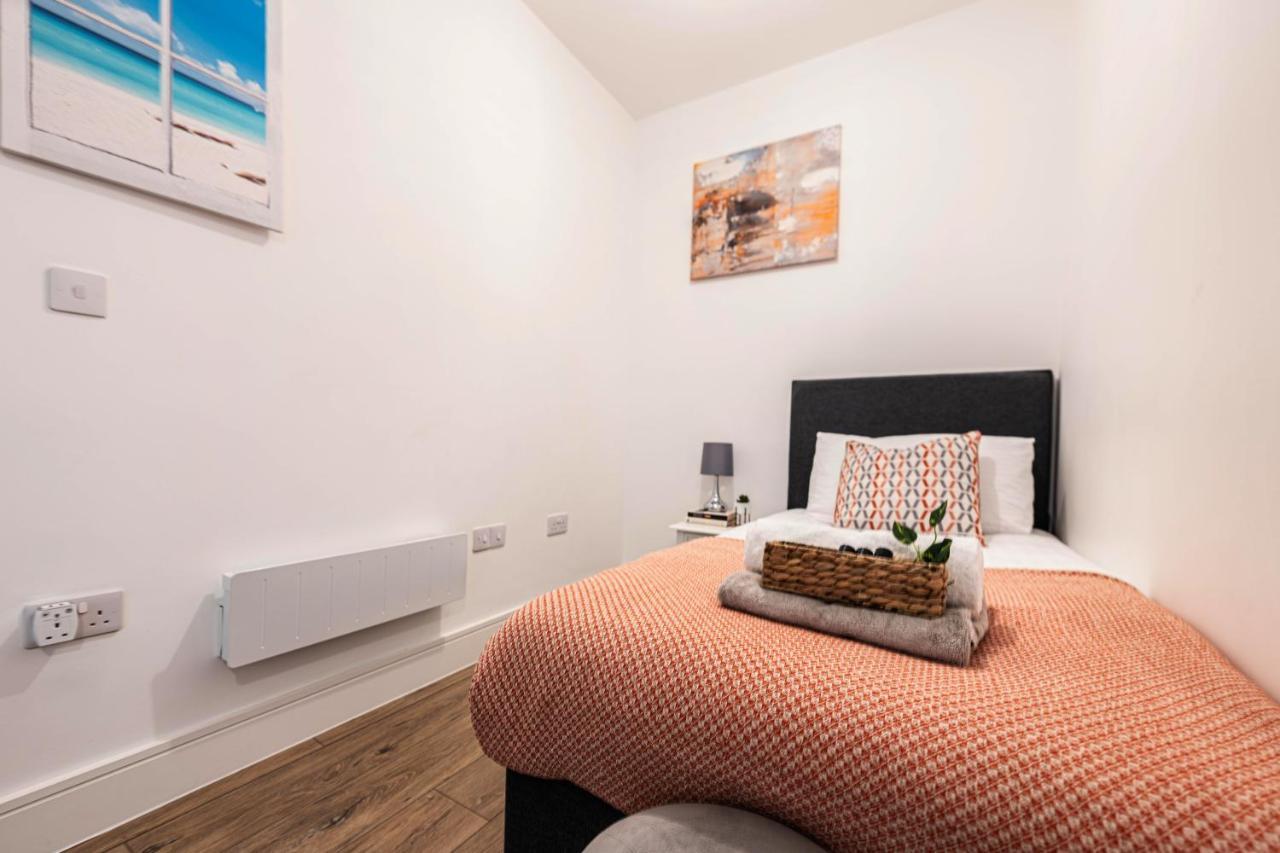 Mission Wave - Venture Apartment Staines-upon-Thames Екстериор снимка