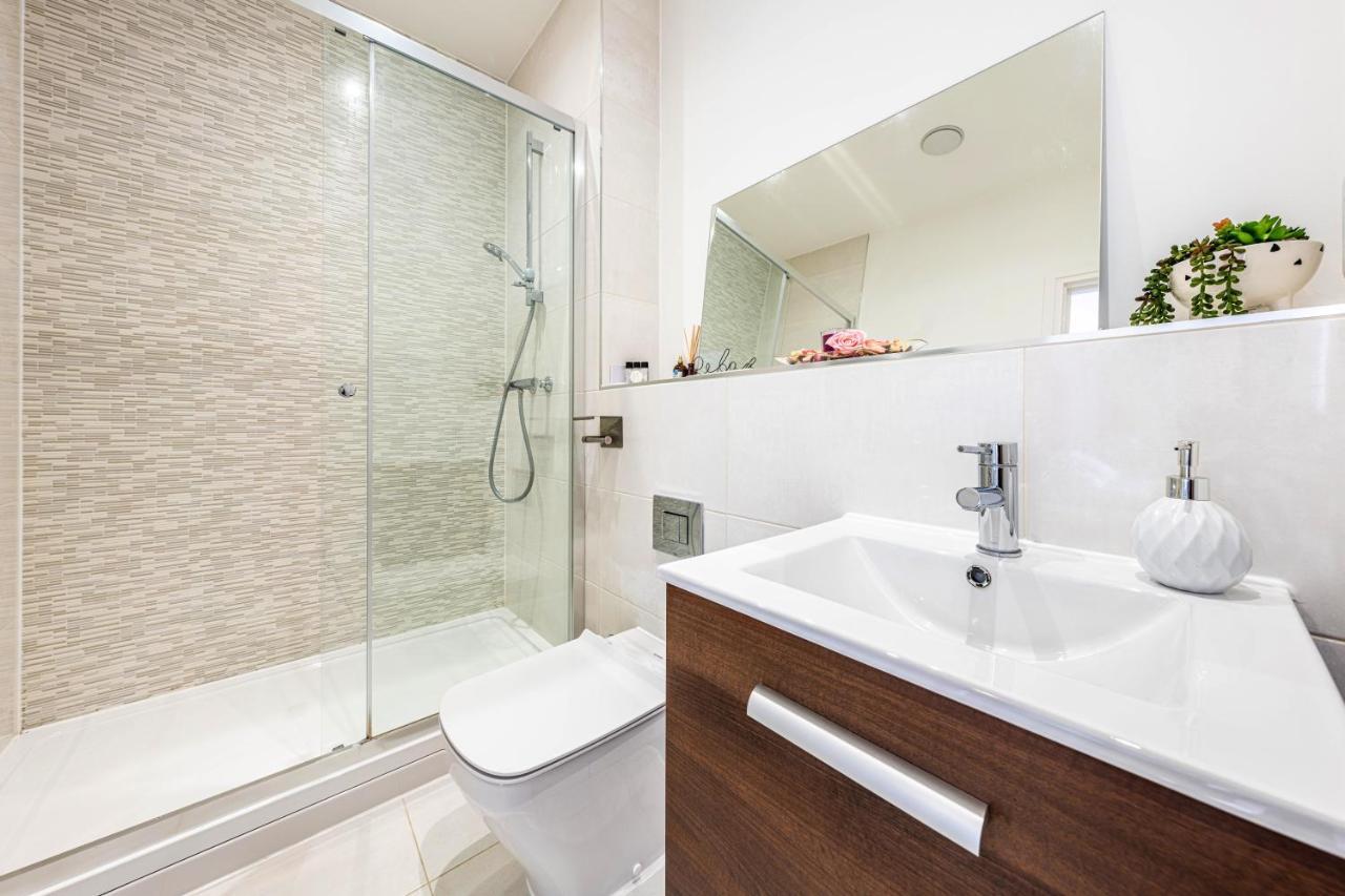 Mission Wave - Venture Apartment Staines-upon-Thames Екстериор снимка