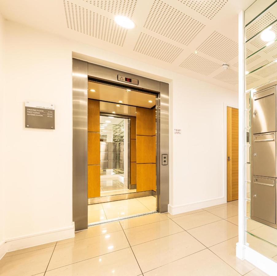 Mission Wave - Venture Apartment Staines-upon-Thames Екстериор снимка